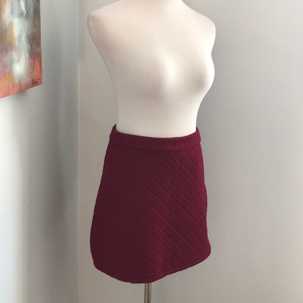 Forever 21 quilted Stitched Patterned Mini Skirt Crimson sz Small